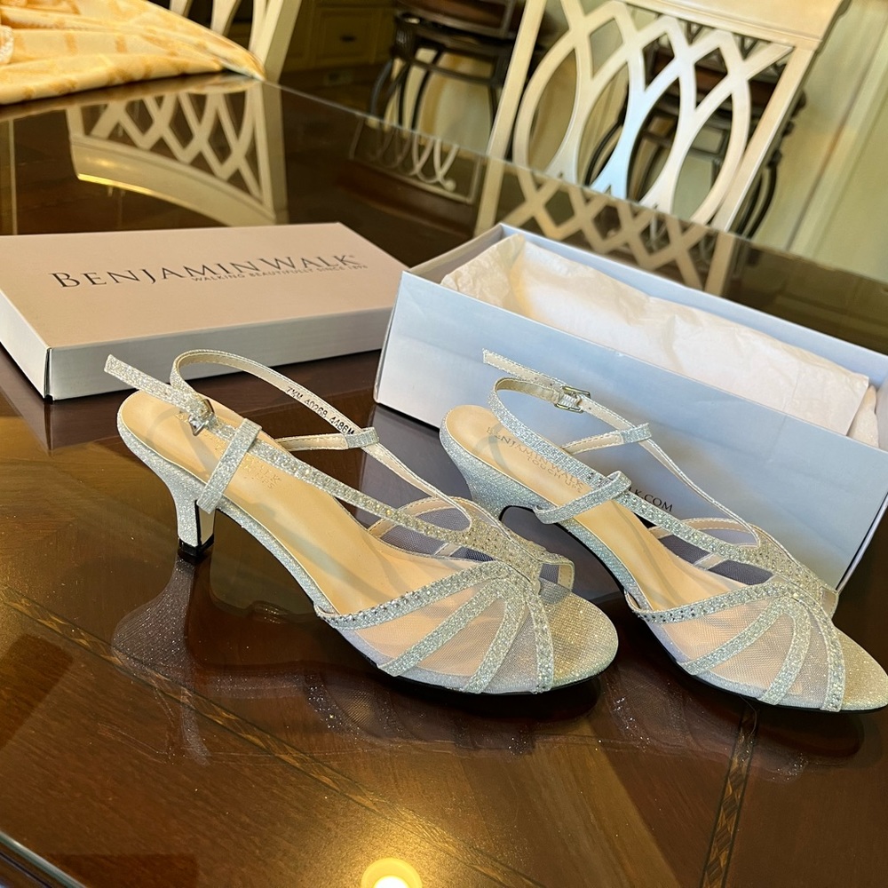 BENJAMIN WALK Touch Ups Clara Silver Heels - Picture 11 of 11